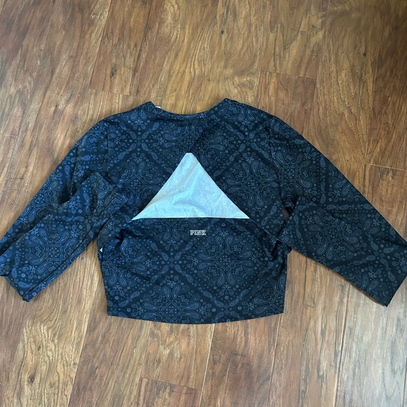 NWT PINK Women’s Cropped Long-Sleeve Workout Top, Size XL - Picture 4 of 5